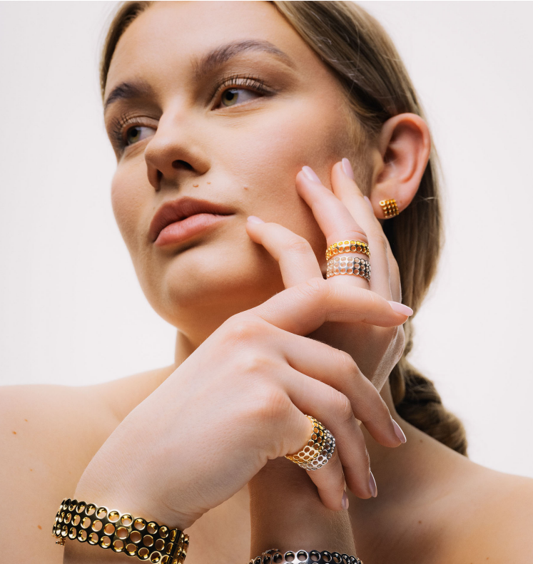 kunstsilo smykker på modell