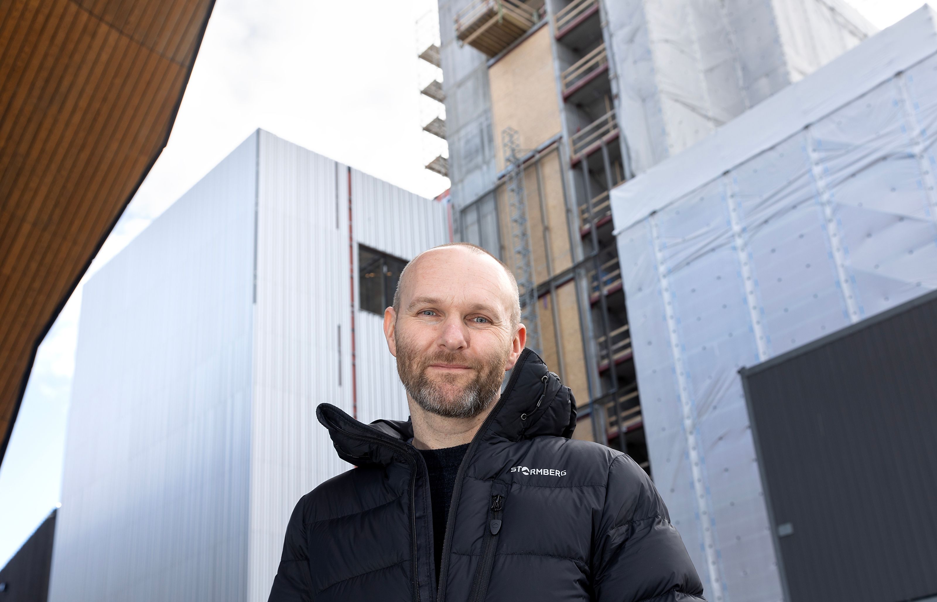 Kurator Karl Olav Segrov Mortensen foran Kunstsilo