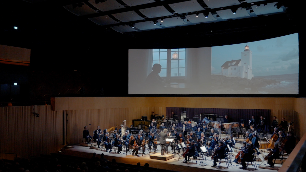 Symfoniorkester som spiller konsert