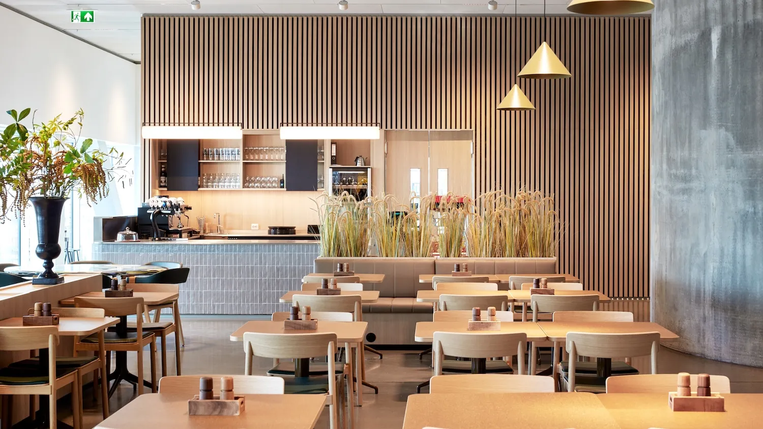 brasseri har à la carte meny og er åpen hver dag fra 11 til 22