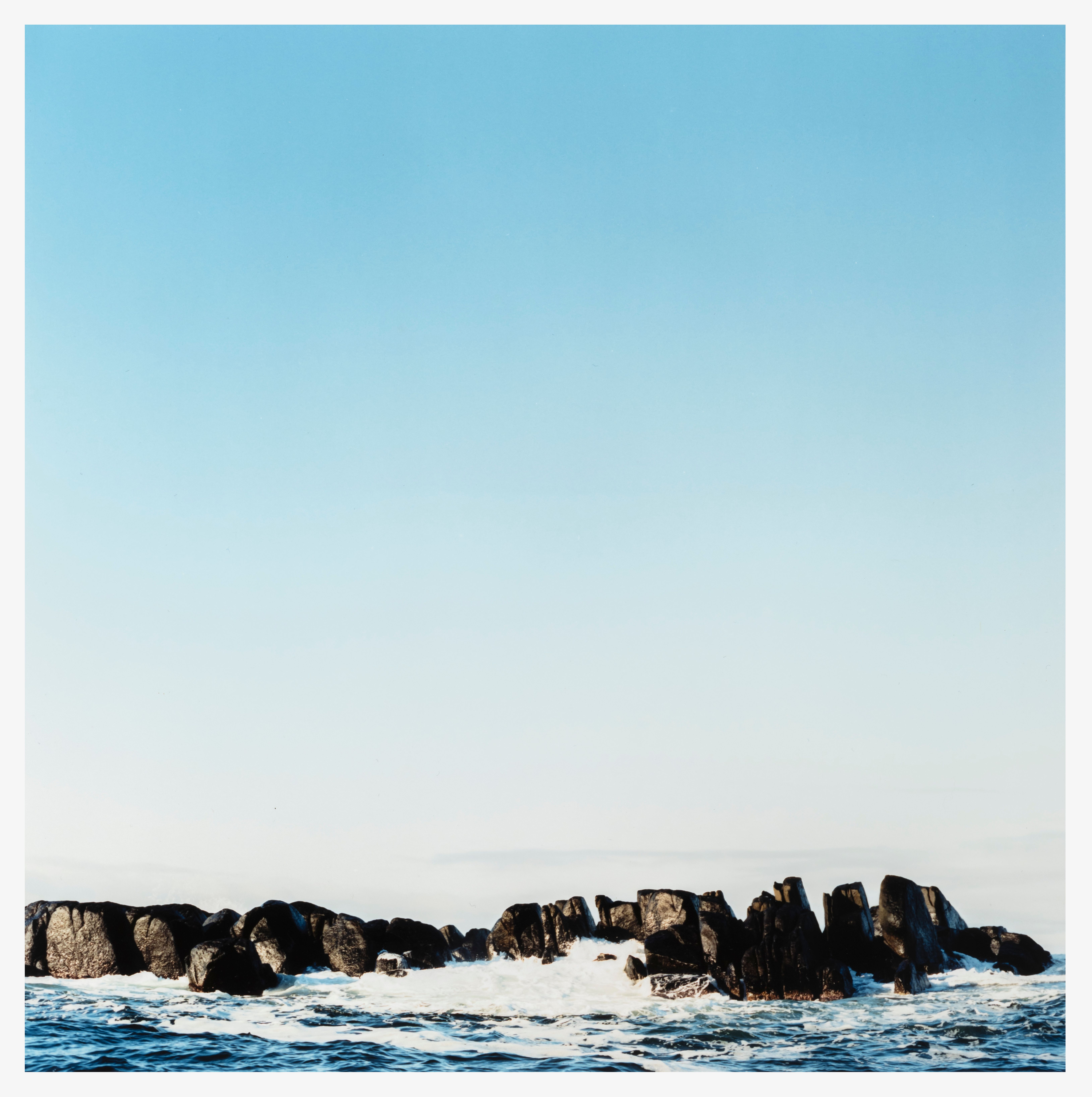 Mette Tronvoll, "08.02.24", Fargefotografi fra fargenegativ. Foto: Øystein Thorvaldsen ©Kunstsilo / Tangen-collection