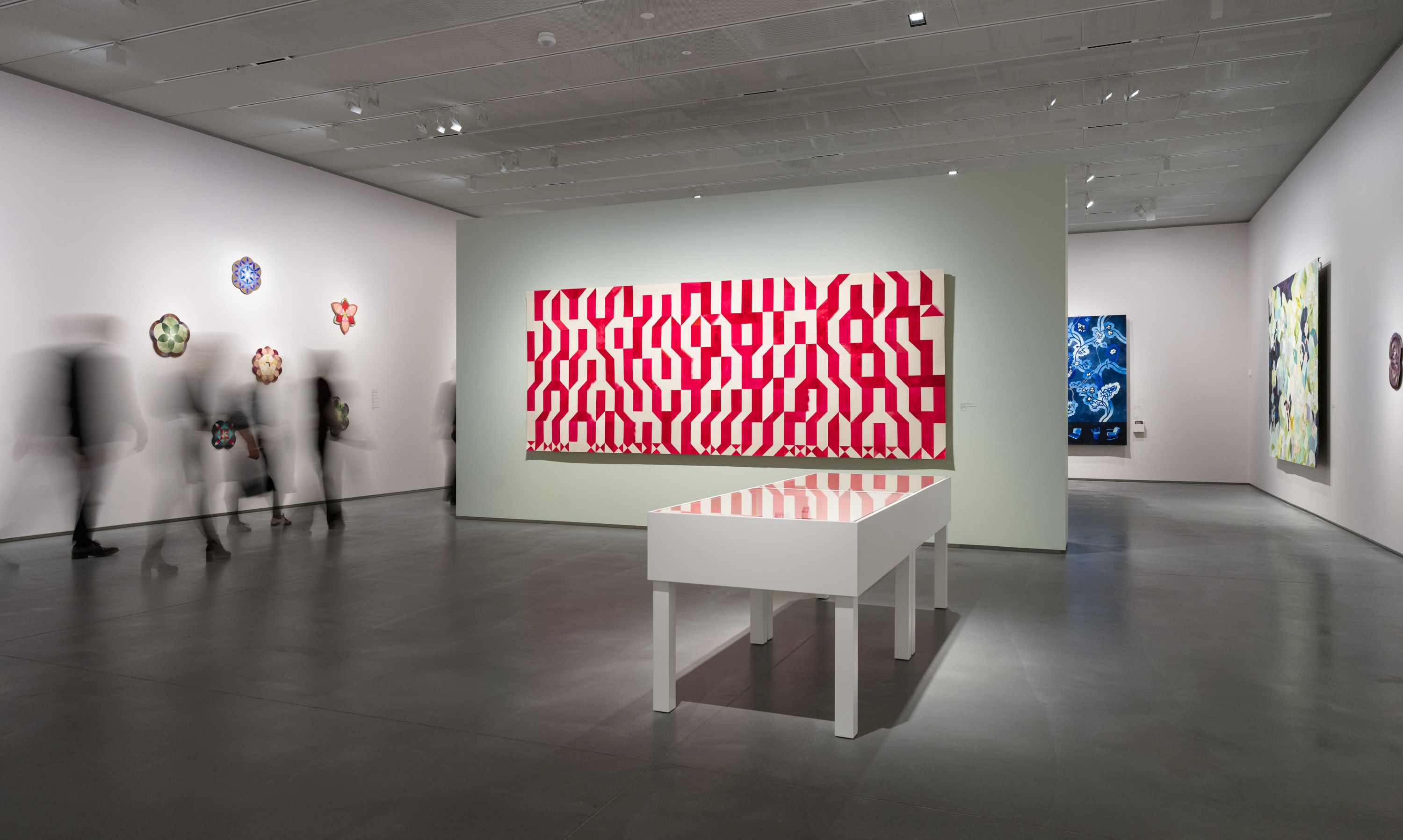 Inger Johanne Rasmussen, Rødt mønster gjennom tårer, 2025. Foto: Even Askildsen