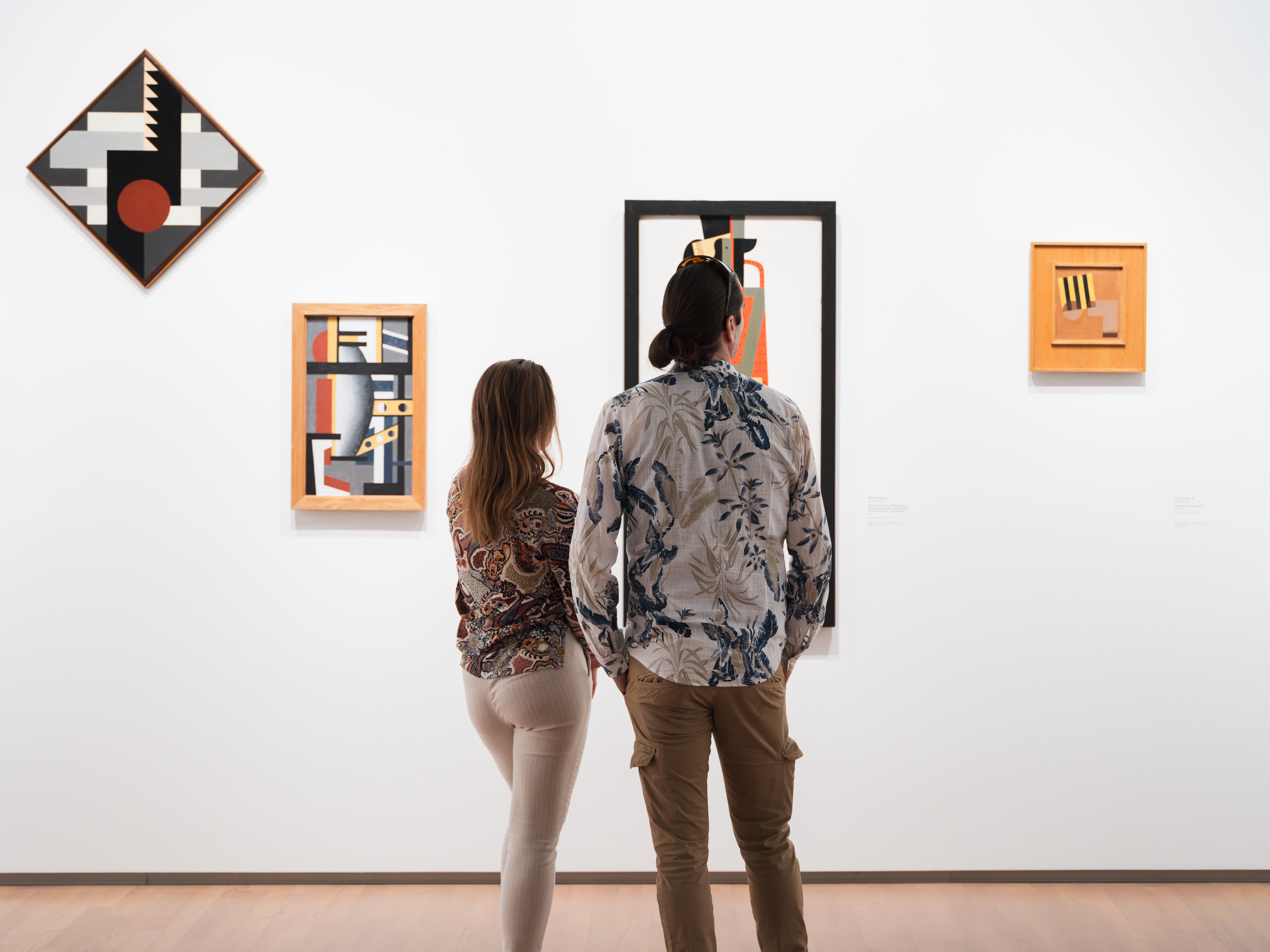 omvisning i ny utstilling bilder for en ny verden